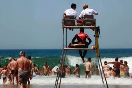 Flammes de baignade pour la surveillance des plages