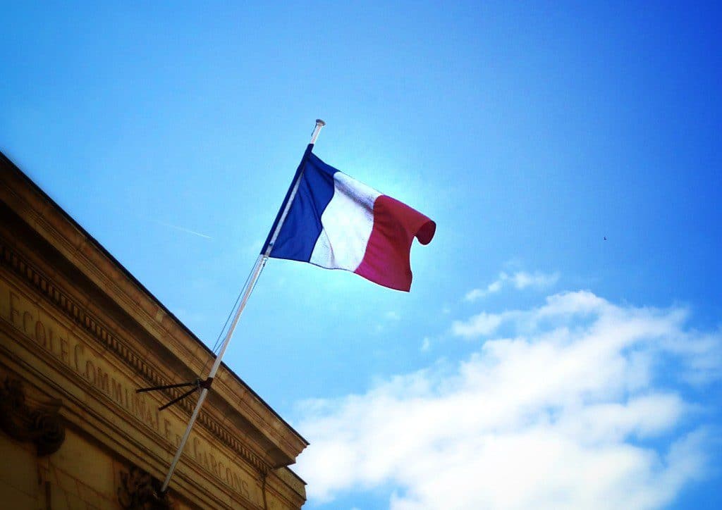 Le drapeau français pour toutes les écoles