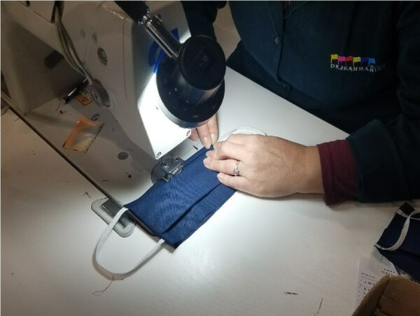 fabrication masque tissu bleu marine