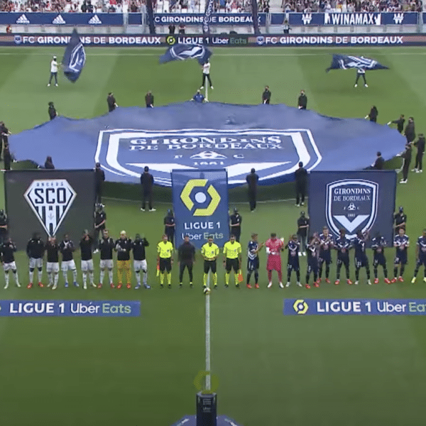 drapeaux-dejean-marine-tifo-girondins-ligue-1-avant-match