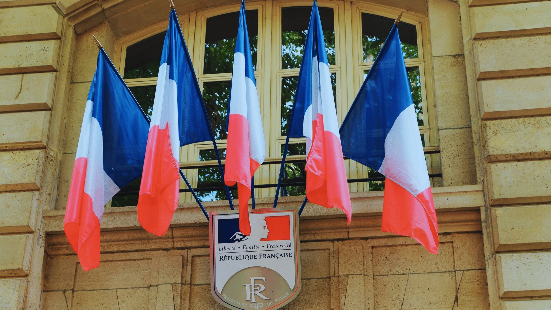 drapeaux-dejean-marine-drapeau-pavoisement-mairie