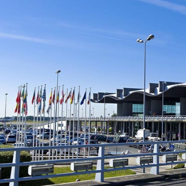 drapeaux-dejean-marine-pavillons-et-mat-aeroport-de-bordeaux