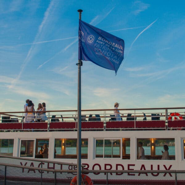 drapeaux-dejean-marine-realisation-drapeau-yacht-de-bordeaux