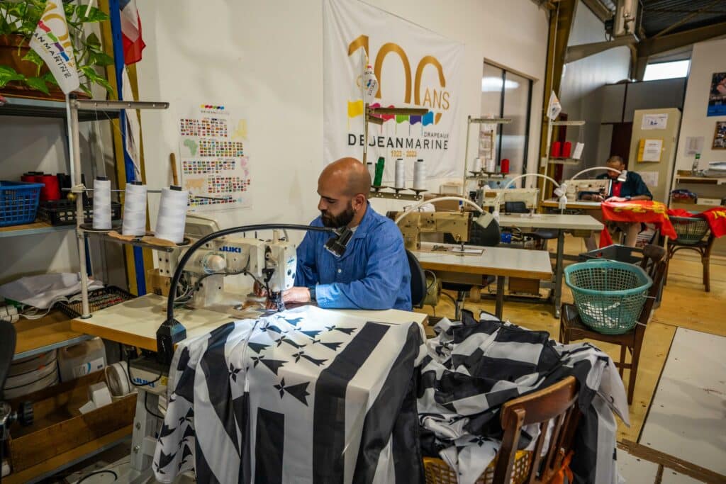 drapeaux-dejean-marine-atelier-fabrication-drapeau-bretagne