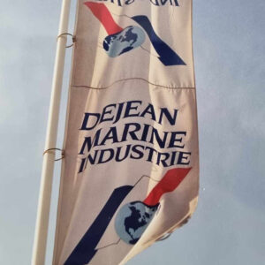drapeaux-dejean-marine-grand-drapeau-blanc-logo