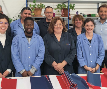 drapeaux-dejean-marine-aqui-photo-equipe-dejean-marine-drapeaux-centenaires-et-engages