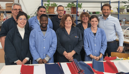 drapeaux-dejean-marine-aqui-photo-equipe-dejean-marine-drapeaux-centenaires-et-engages