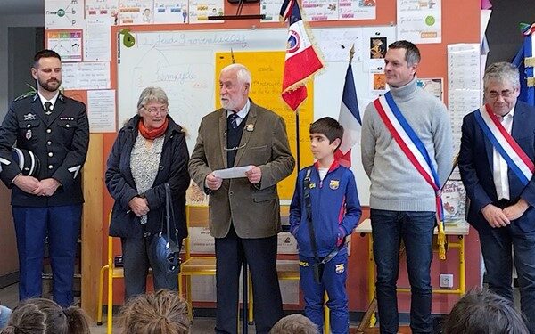 drapeaux-dejean-marine-drapeau-de-ceremonie-commemorations-en-france