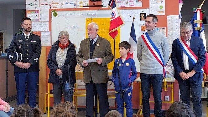 drapeaux-dejean-marine-drapeau-de-ceremonie-commemorations-en-france