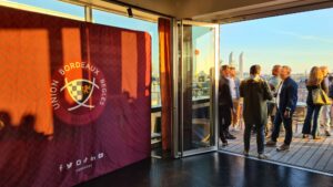 dejean-drapeaux-nos-realisations-habillage-de-barriere